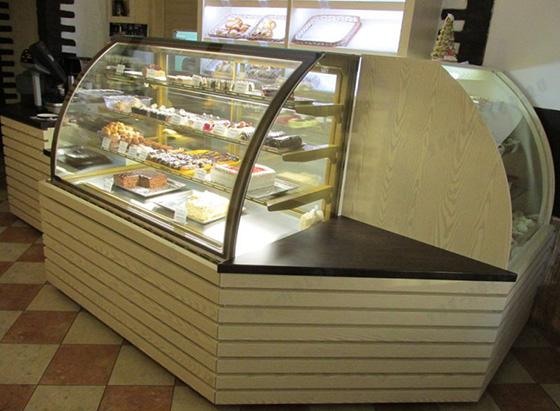 Угловая витрина